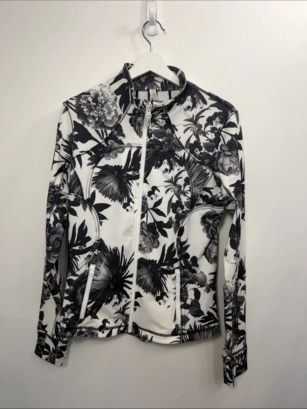 Lululemon Forme jacket II brisk bloom floral print black white full zip size 10.